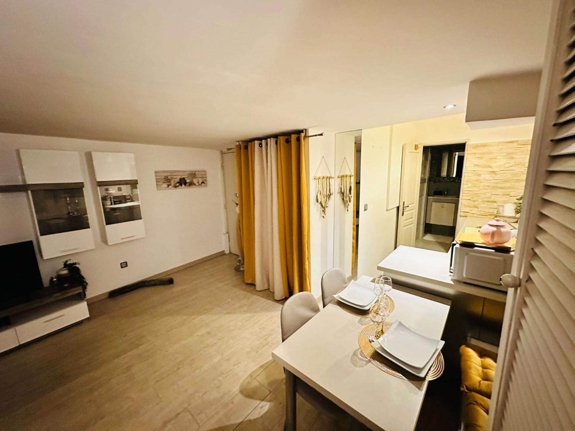 Bulle De Charme Avec Vue Apartment Perpignan Luaran gambar